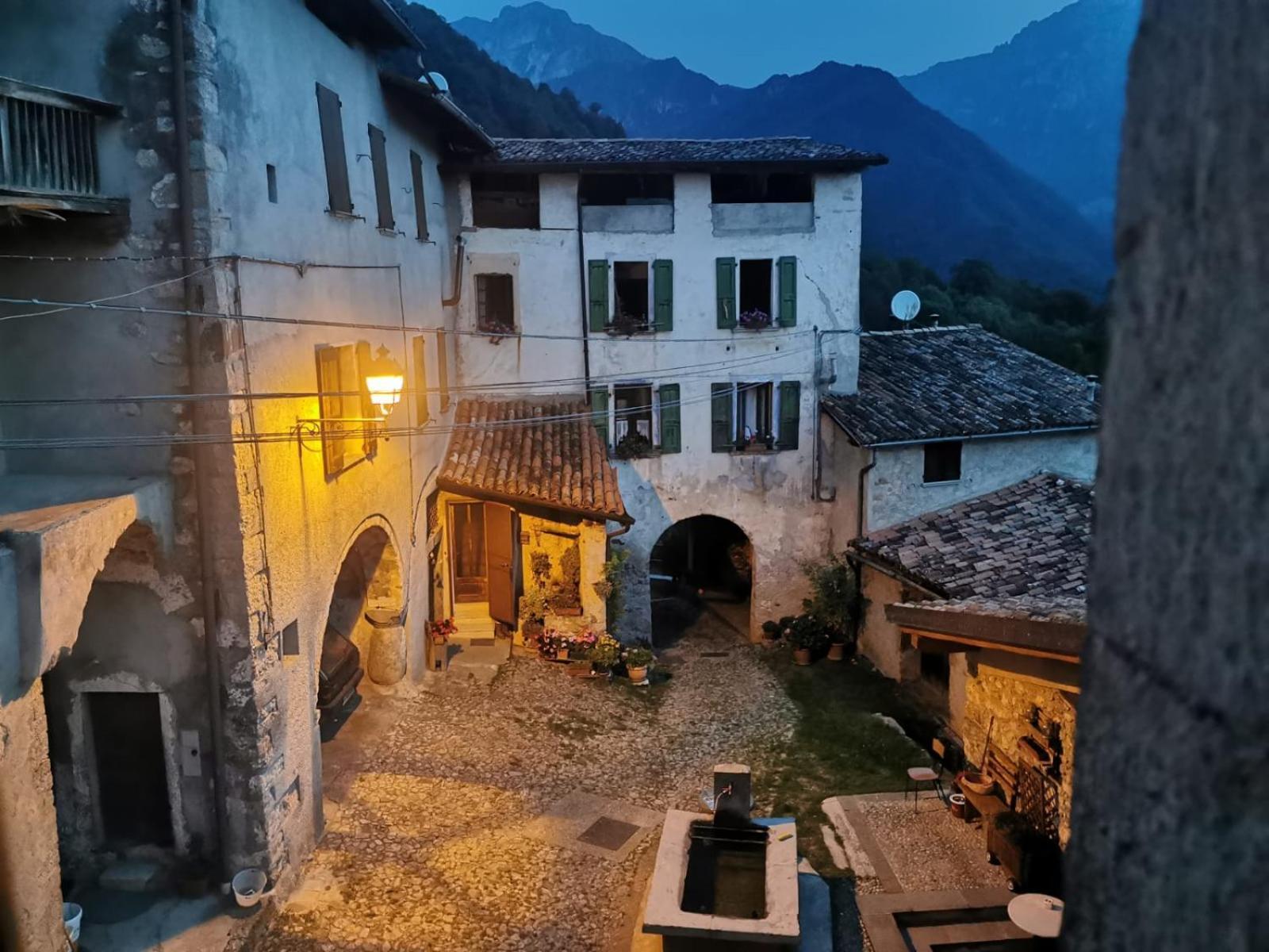 A Casa Di Gianni E Mari Bed & Breakfast Vestone Ngoại thất bức ảnh
